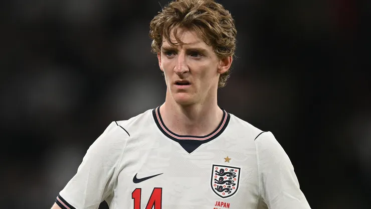 Anthony Gordon compares himself to Raphinha at Barcelona presentation after big-money move