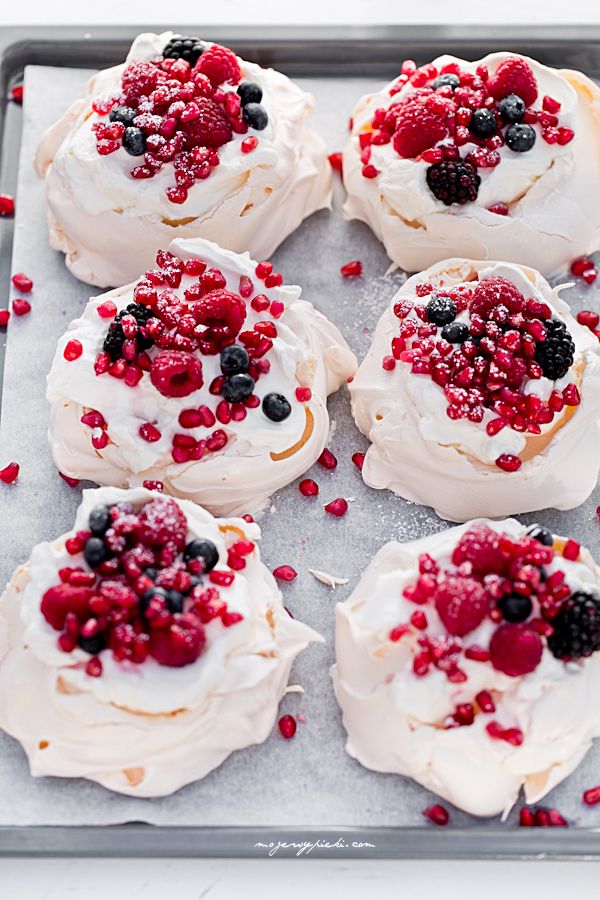 Mini pavlova com frutas