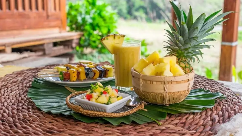 Pineapple Benefits: High Nutrition & Common Side Effects