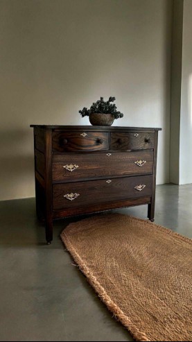 Deborah Meyers furniture makeover artist