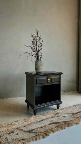 Deborah Meyers furniture makeover artist