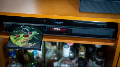 Panasonic UB820 loading a disc
