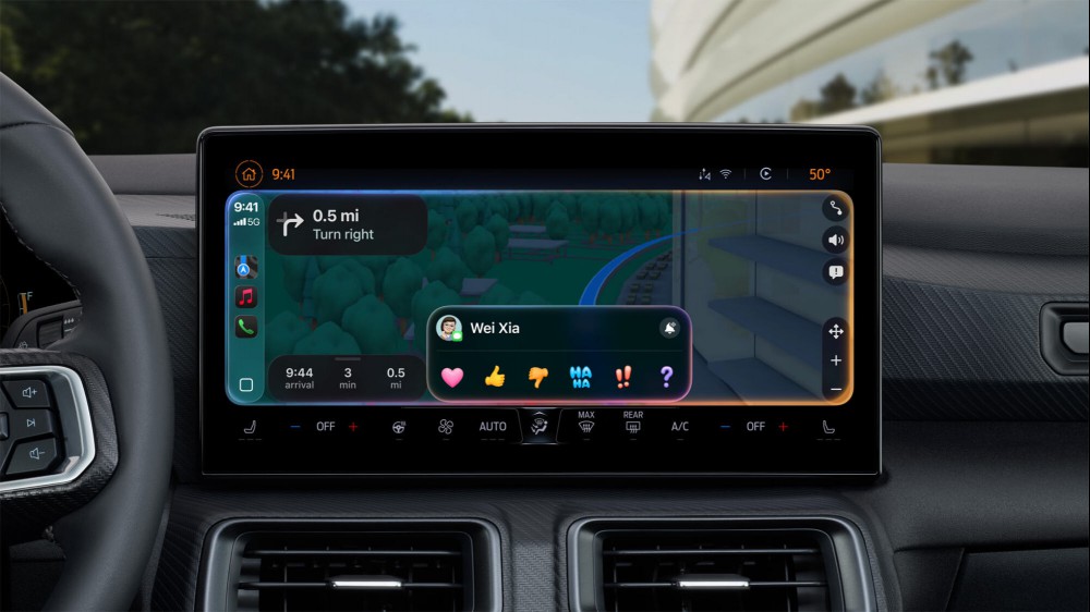 A car head unit showing Tapbacks in Messages.