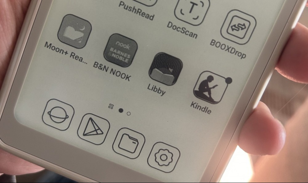 Palma home screen displaying the Kindle, Nook, Libby, and Moon Reader+ app logos