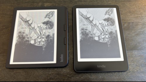 A 'Berserk' chapter on the Kobo Libra Colour (left) and Kindle Colorsoft (right)