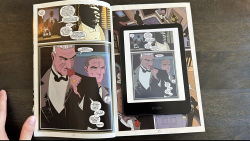 'Batman: The Long Halloween' in print (left) vs. Kindle Colorsoft (right).