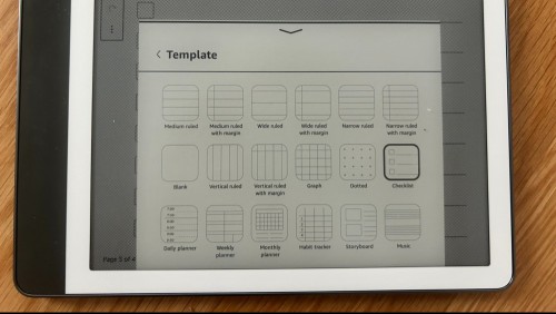 A photo of the template settings menu on the Kindle Scribe showing 12 different options, from blank, to lined, to a grid