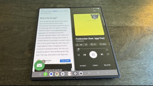 Multitasking on the Galaxy Z Fold 7.