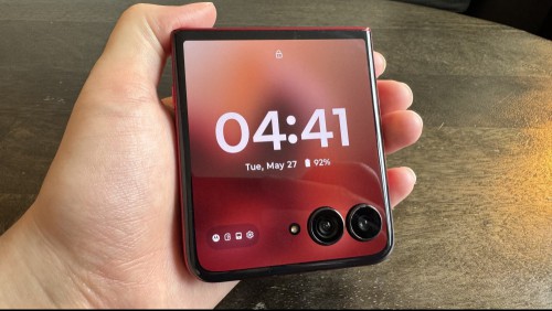 Razr Ultra closed