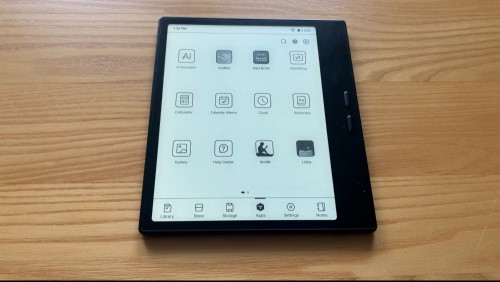 The home screen of the Go 7 displaying various apps