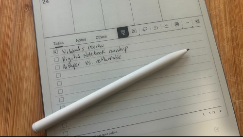 A photo showing the calendar app and to-do list features