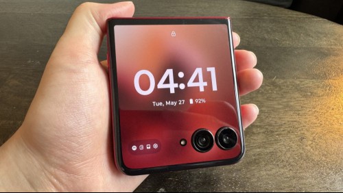 Razr Ultra cover screen.