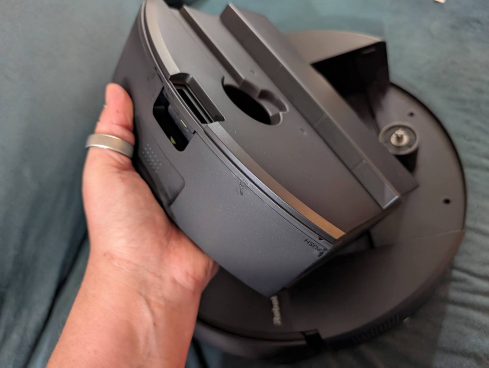 Roomba's dust collection container