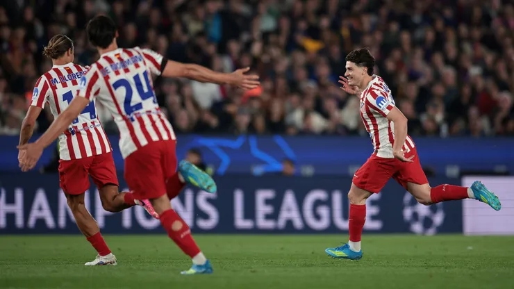 Julian Alvarez’s stunning free-kick goal leads Atletico Madrid to 2-0 win over Barcelona in UCL quarterfinal