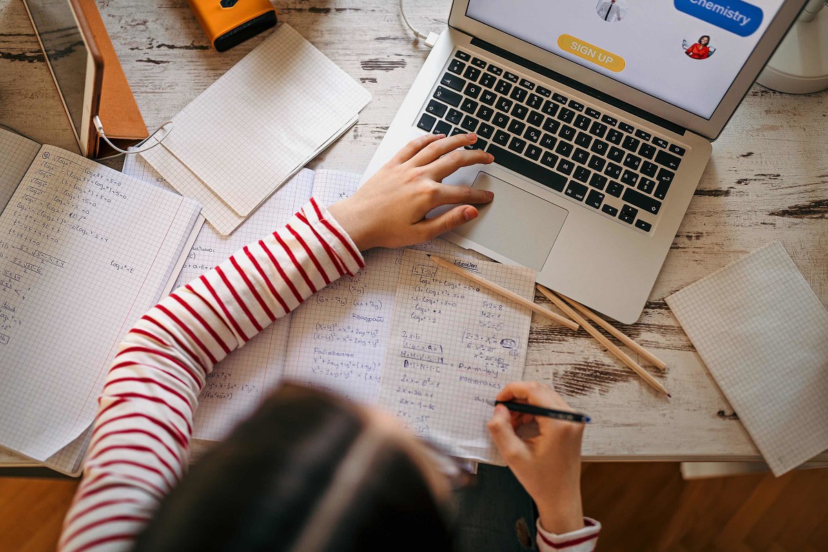 Observe! Trabalhar em Casa: 10 Ideias para Ganhos Sólidos na Web Observe! Trabalhar em Casa: 10 Ideias para Ganhos Sólidos na Web