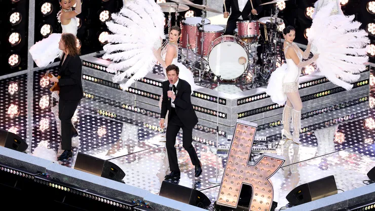 What songs did The Killers perform before the Champions League Final between PSG and Arsenal?