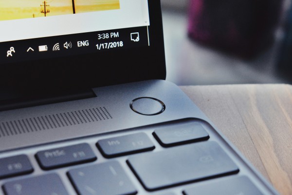 How to restore the full date and time format on Windows 11's taskbar