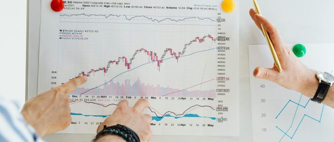 Comparing yearly stock prices and returns of two stocks for the last 10 years given 100$ invested