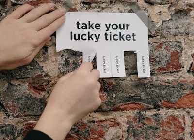 Understanding the difference between simple random sampling and stratified sampling: Methods, advantages, and applications