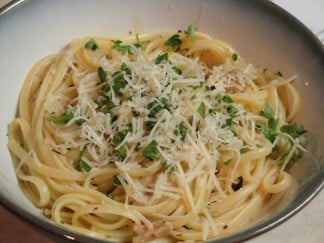 Old-fashioned Linguine with White Clam Sauce