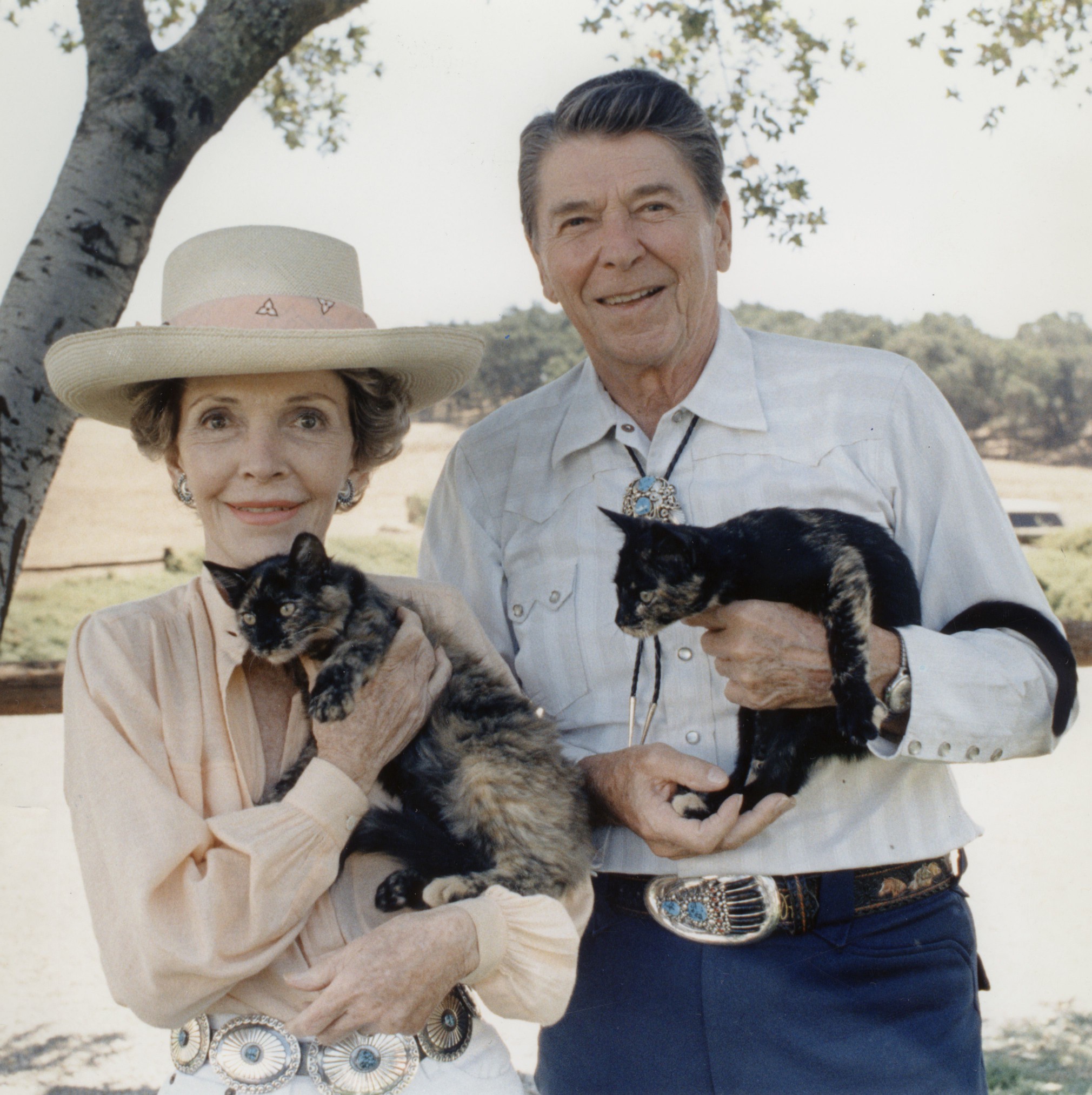 ronald and nancy reagan hold two tortoiseshell cats