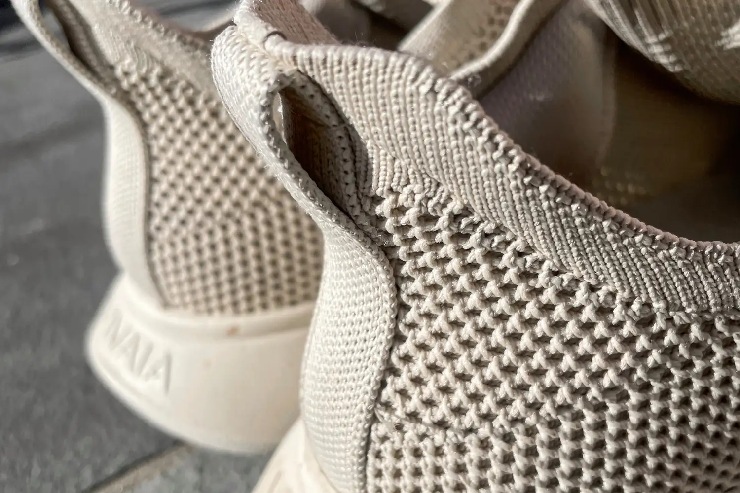 A close-up of the tabs on the back of the Vivaia Unisex Urban Sneaker Sliders