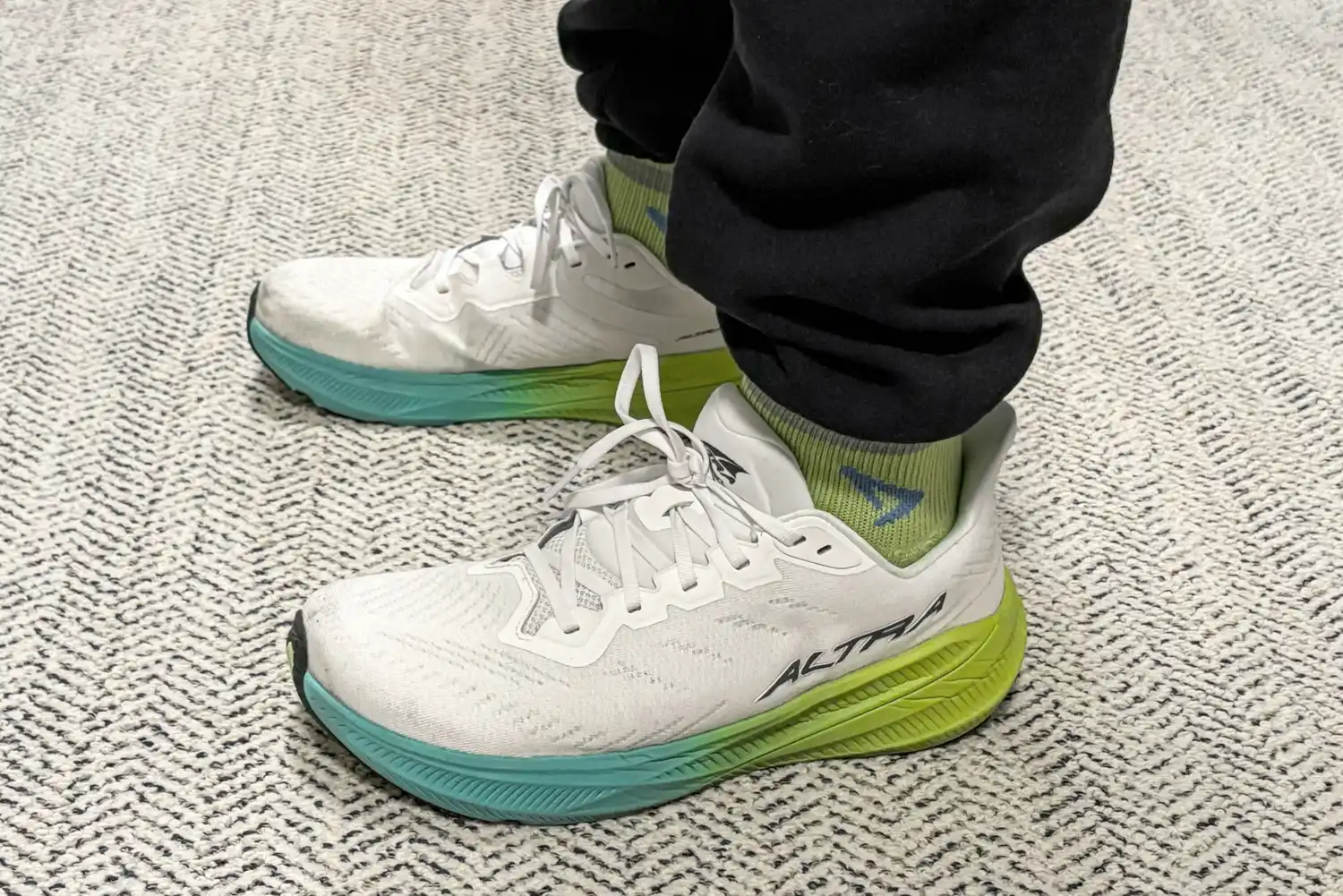 A side view of a person wearing the Altra Men's Experience Flow 2 Sneakers