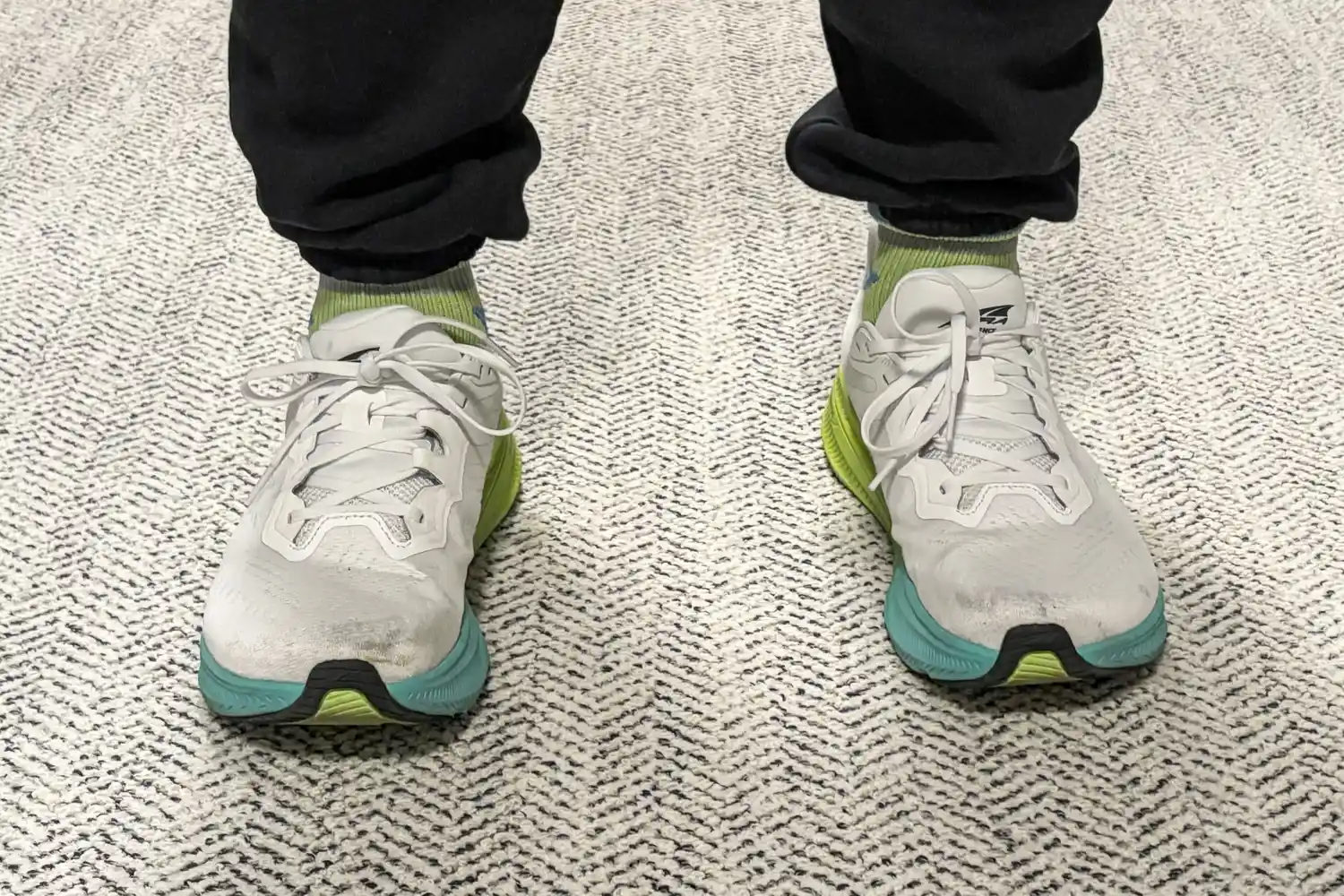 The front of the Altra Men's Experience Flow 2 Sneakers