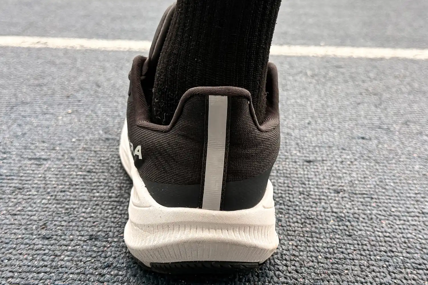 The heel on the Altra Men's Experience Flow 2 Sneaker