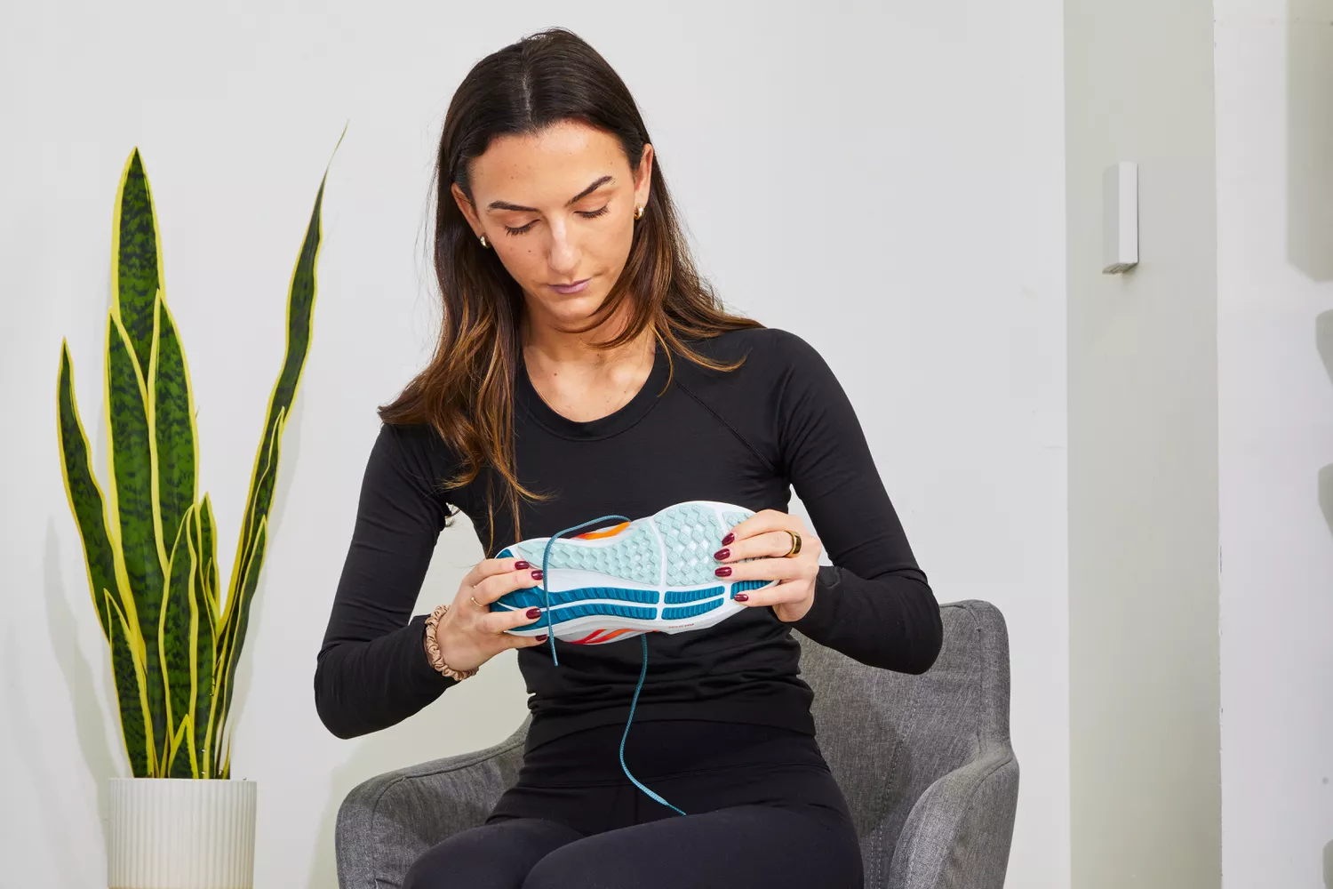 A person bending the Nike Air Zoom Pegasus 39 Running Shoe