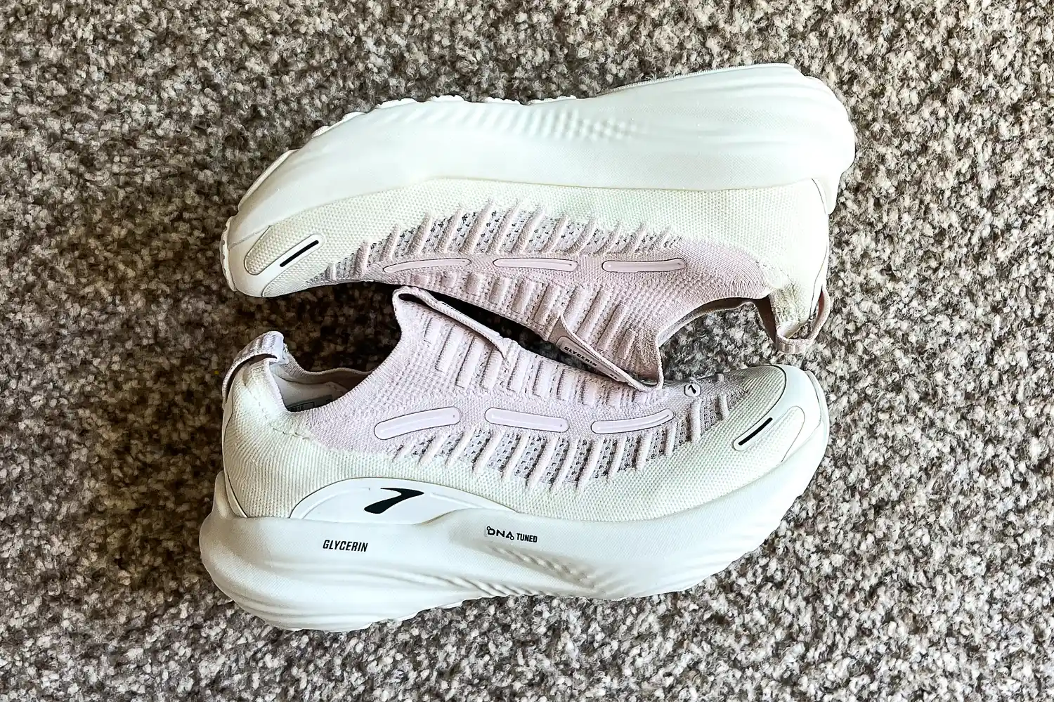 A side view of a pair of Brooks Women's Glycerin 22 SE Running Shoes