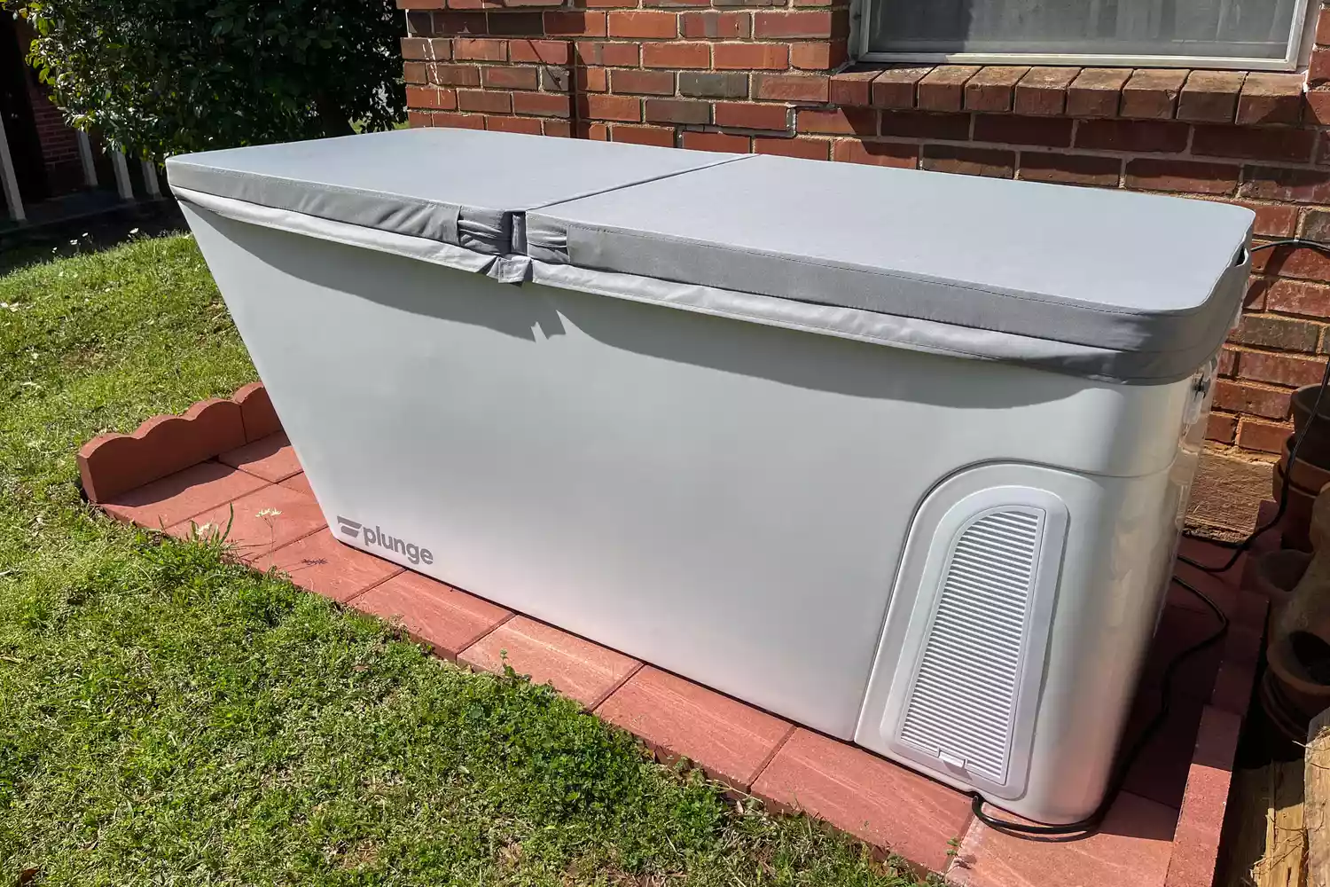 The Plunge All In Tub with the cover on outside