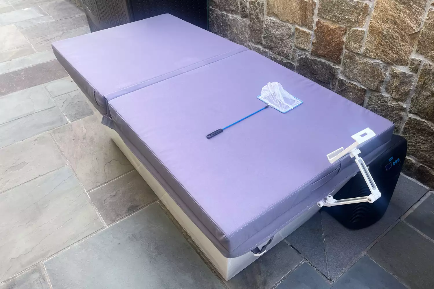 An overhead side view of the PLUNGE Cold Plunge Tub with the lid on