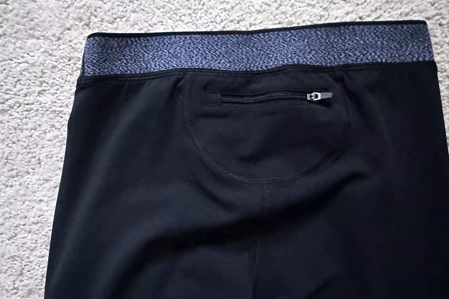 Close up of the zipper and waistband of Vuori Men's Limitless Compression Tight