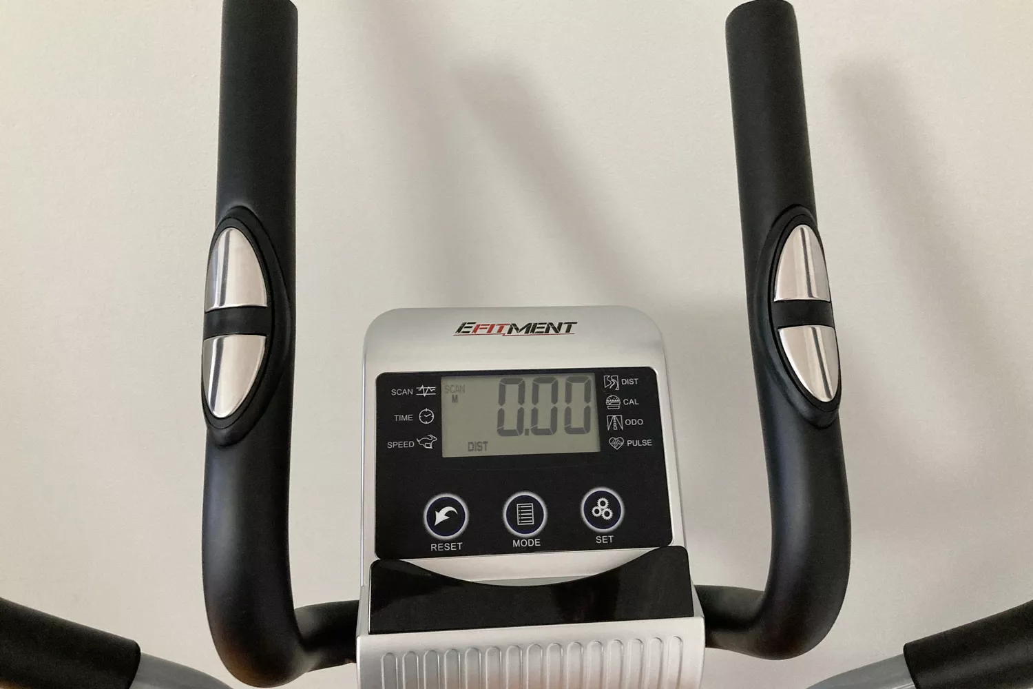 A close-up of the inner handles and screen of the EFITMENT Magnetic Elliptical Machine