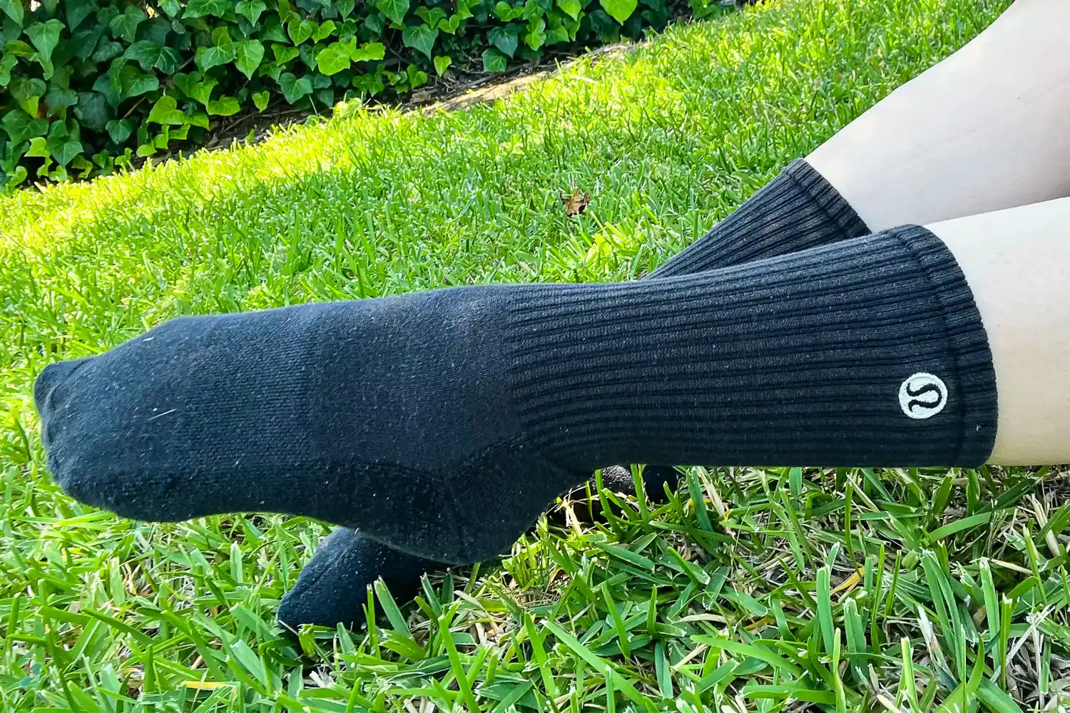 Lululemon daily essential crew socks