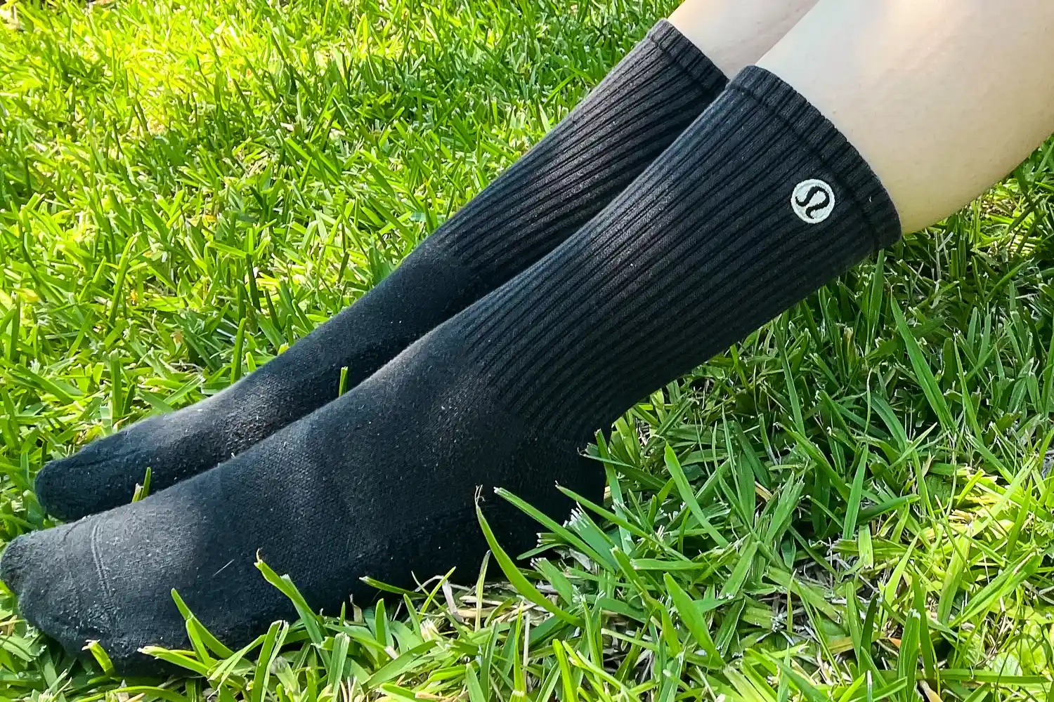Lululemon daily essential crew socks