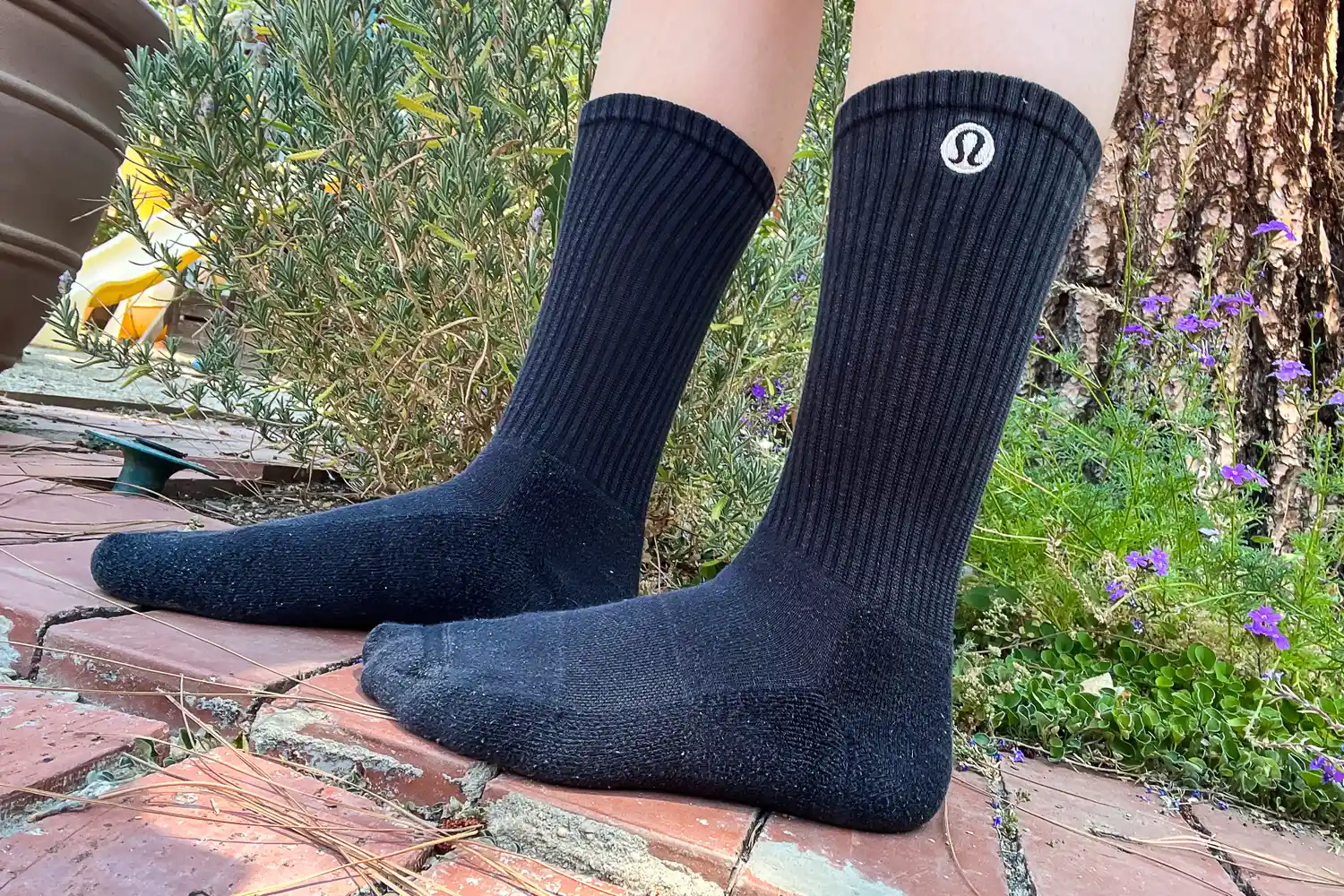Lululemon daily essential crew socks