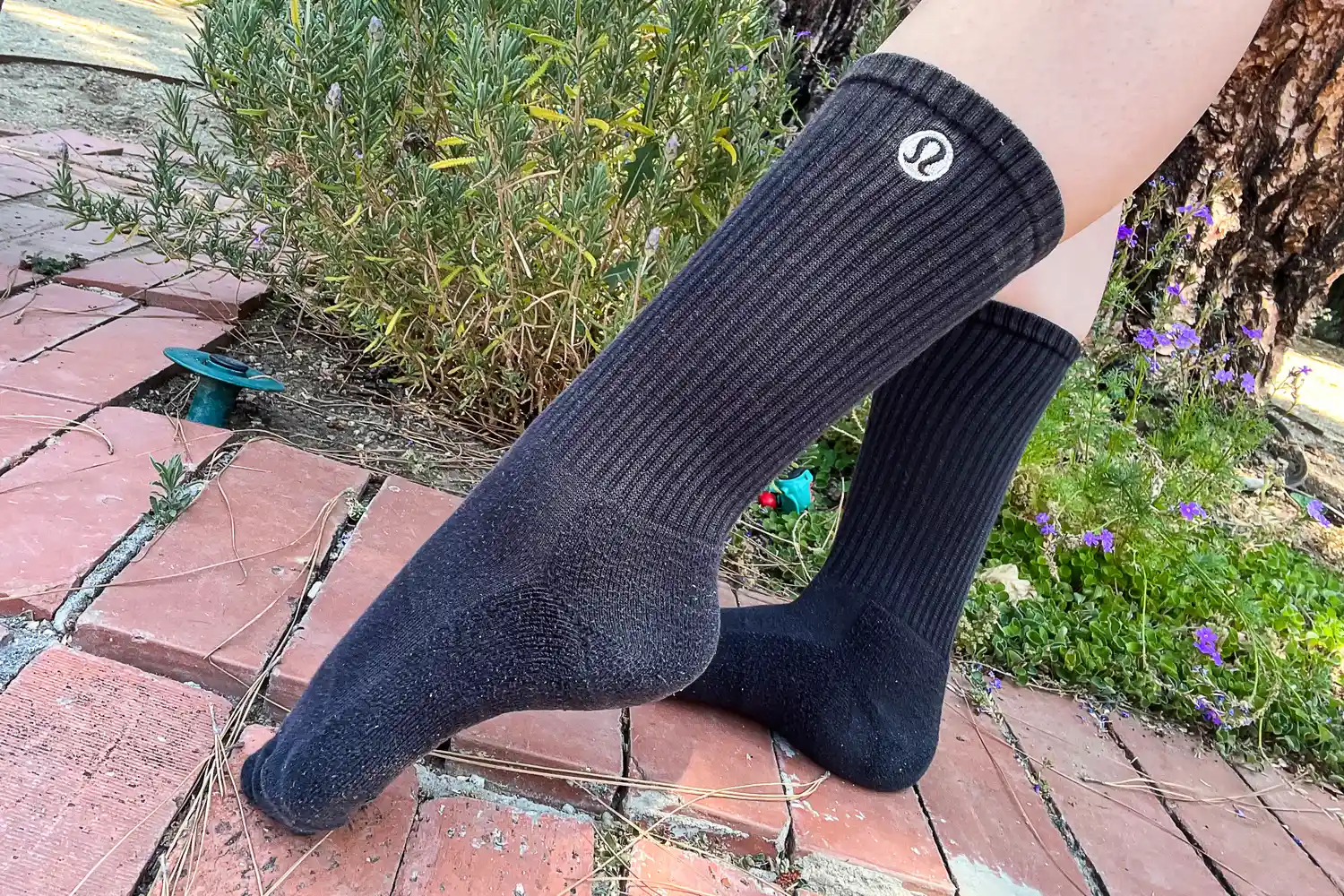 lululemon daily essential crew socks