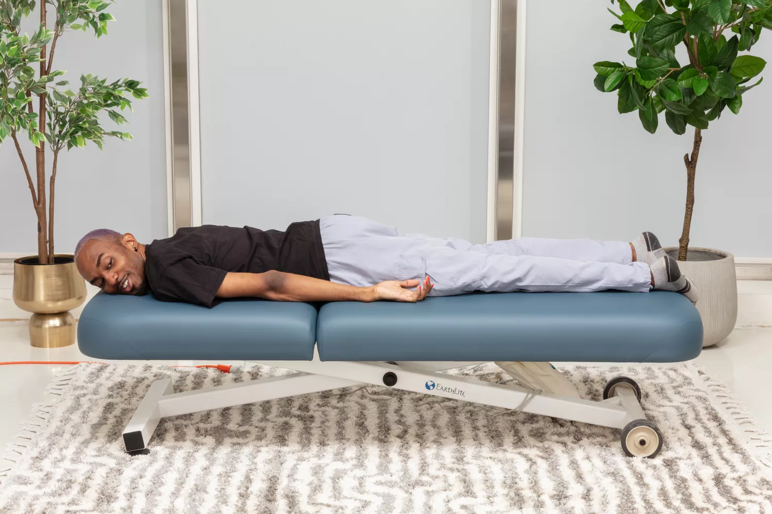 EARTHLITE Electric Massage Table