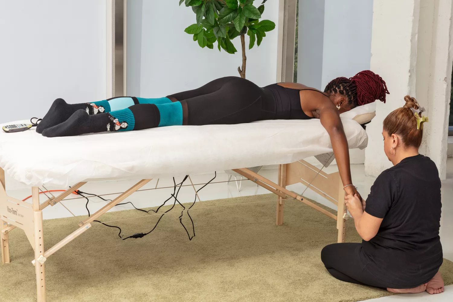 Earthlite Sports Therapy Table with Vibration and Heat 