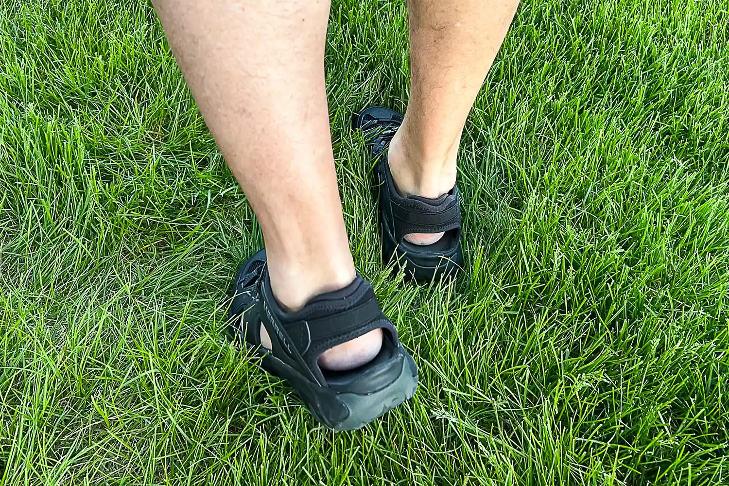 The heels on the Merrell Men's Maipo Explorer Sieve Shoes