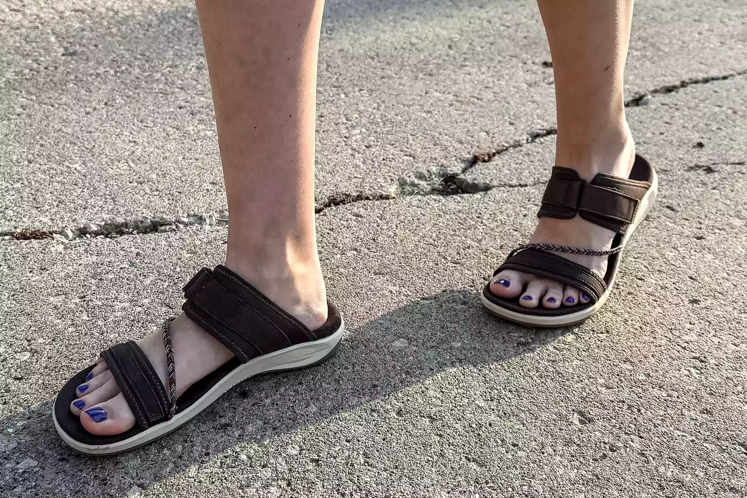 Two legs close-up while walking on concrete in the Merrell Women's Terran 4 Slides
