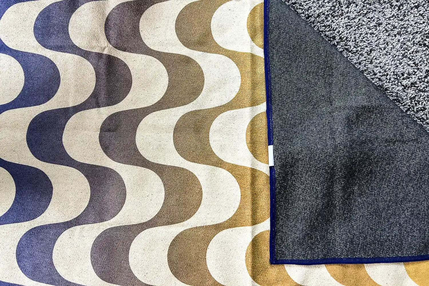 Both sides of the Nomadix Fitness Towel