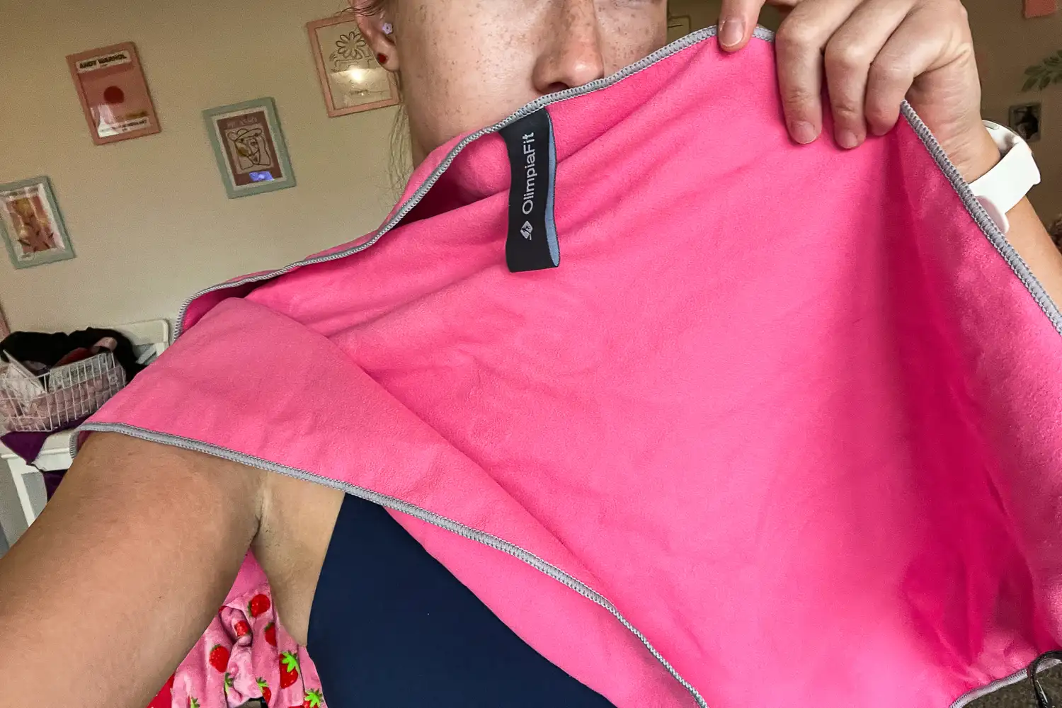 A person uses the OlimpiaFit Quick Dry Towel