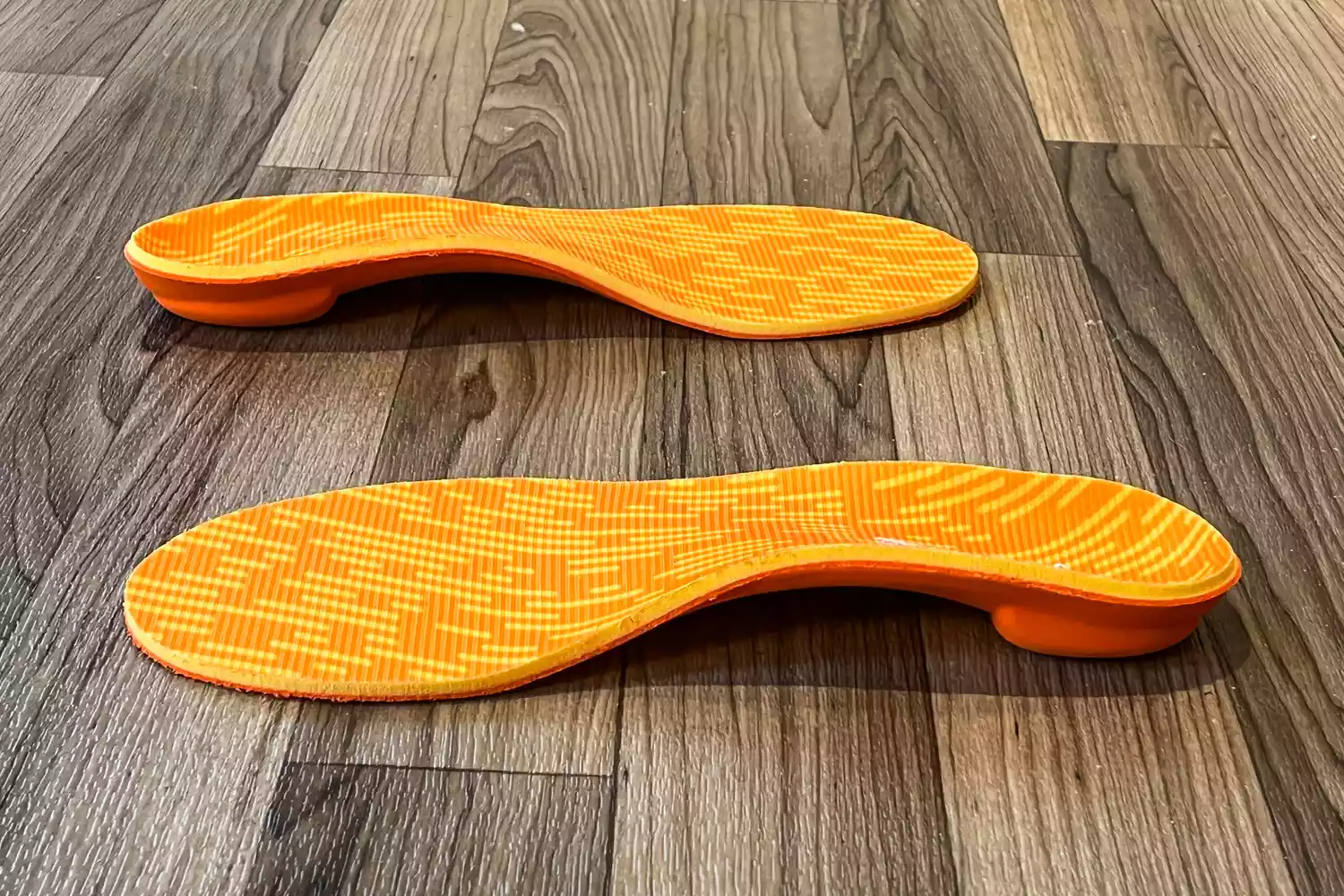 The PowerStep PULSE Maxx Insoles on a wooden floor