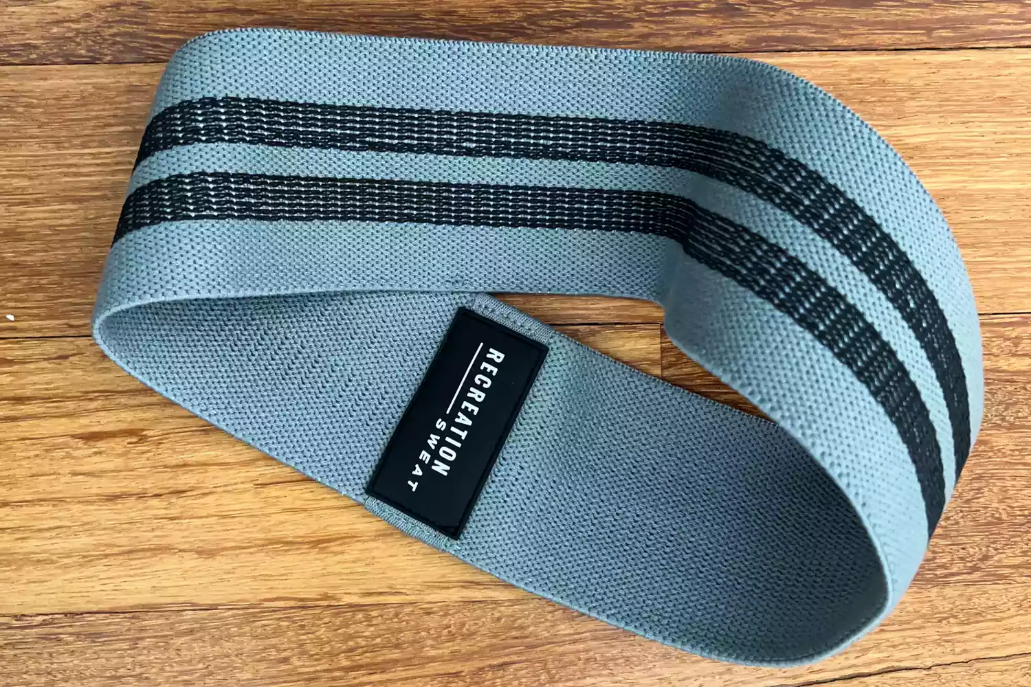 The Recreation Sweat Resistance Band 2.0 on a wooden surface