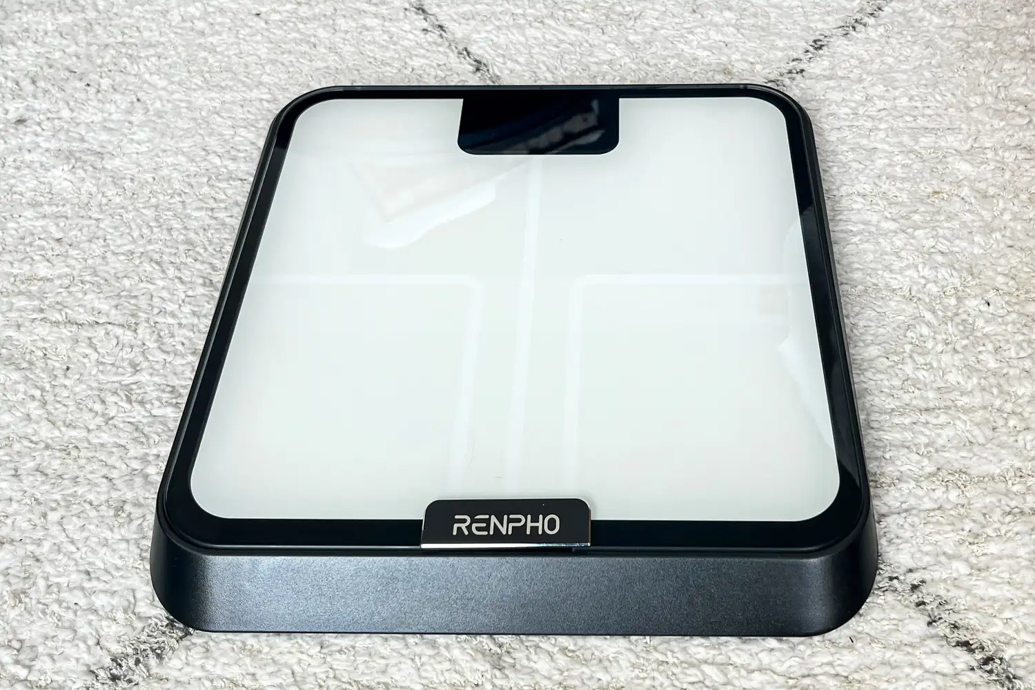 The Renpho R-MSB02 Elis Chroma Aspire Smart Scale on carpet