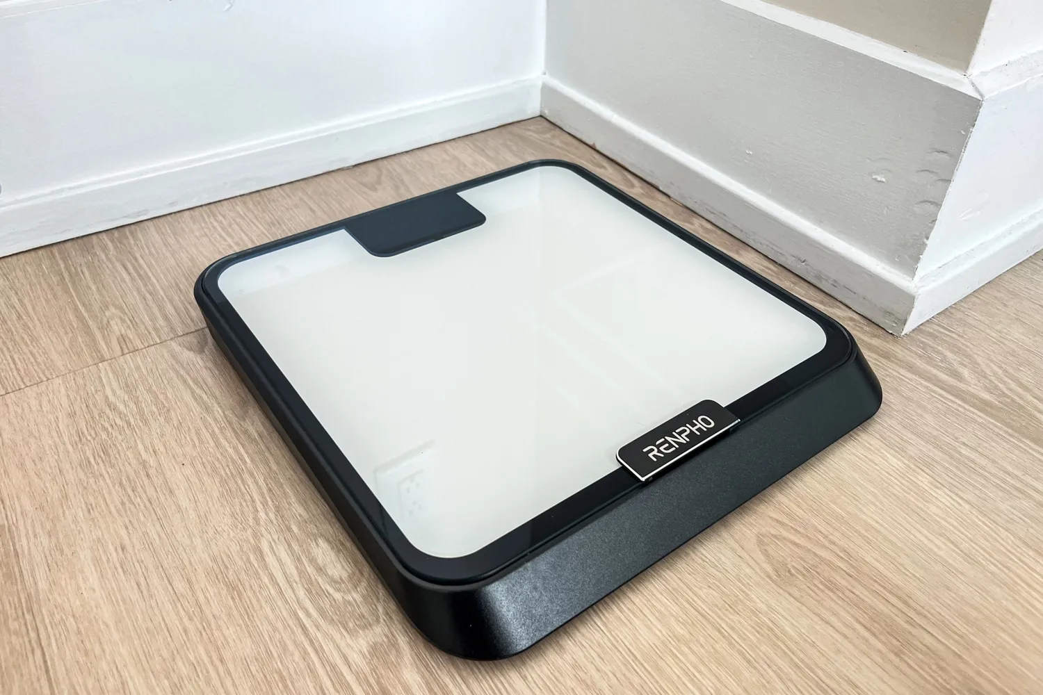 The Renpho R-MSB02 Elis Chroma Aspire Smart Scale on a wooden floor