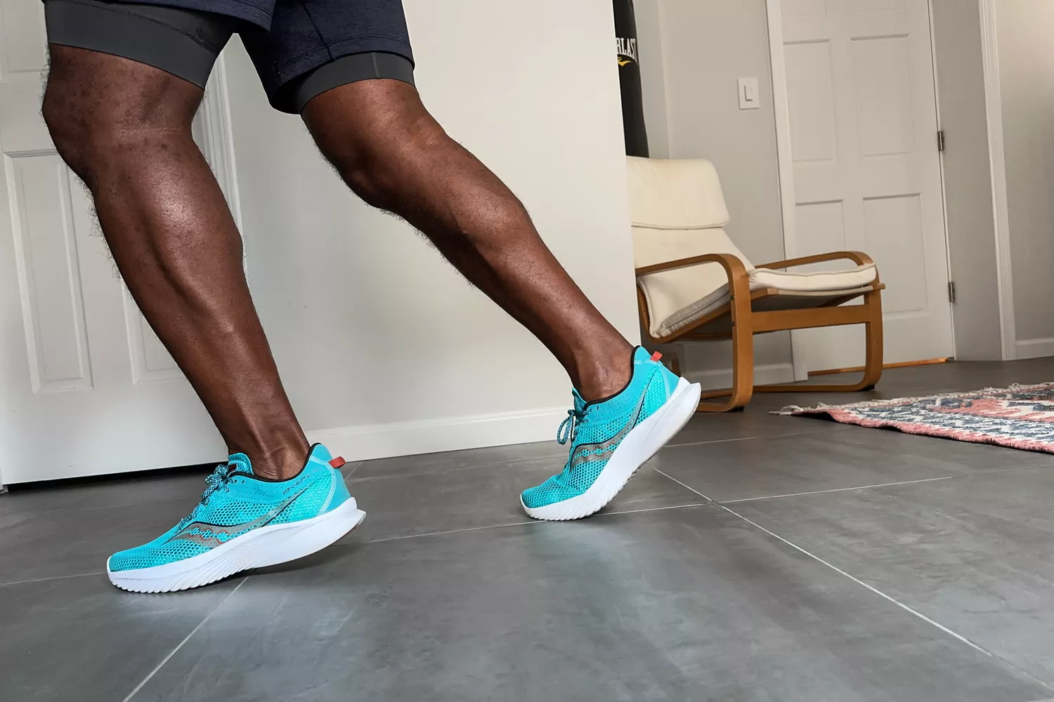 A person wearing the Saucony Men's Kinvara 14 Sneakers